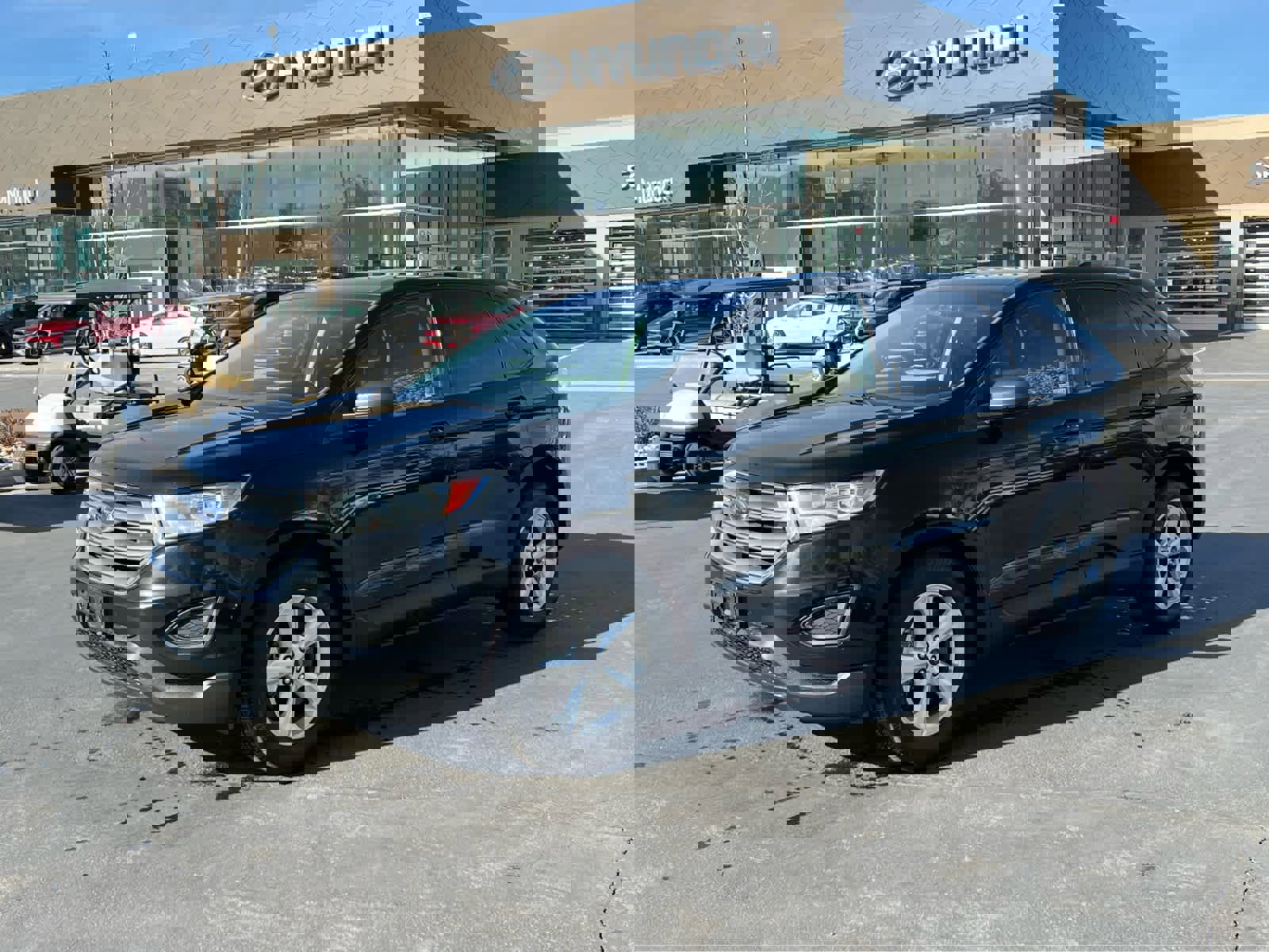 Used 2017 Ford Edge SE image 1