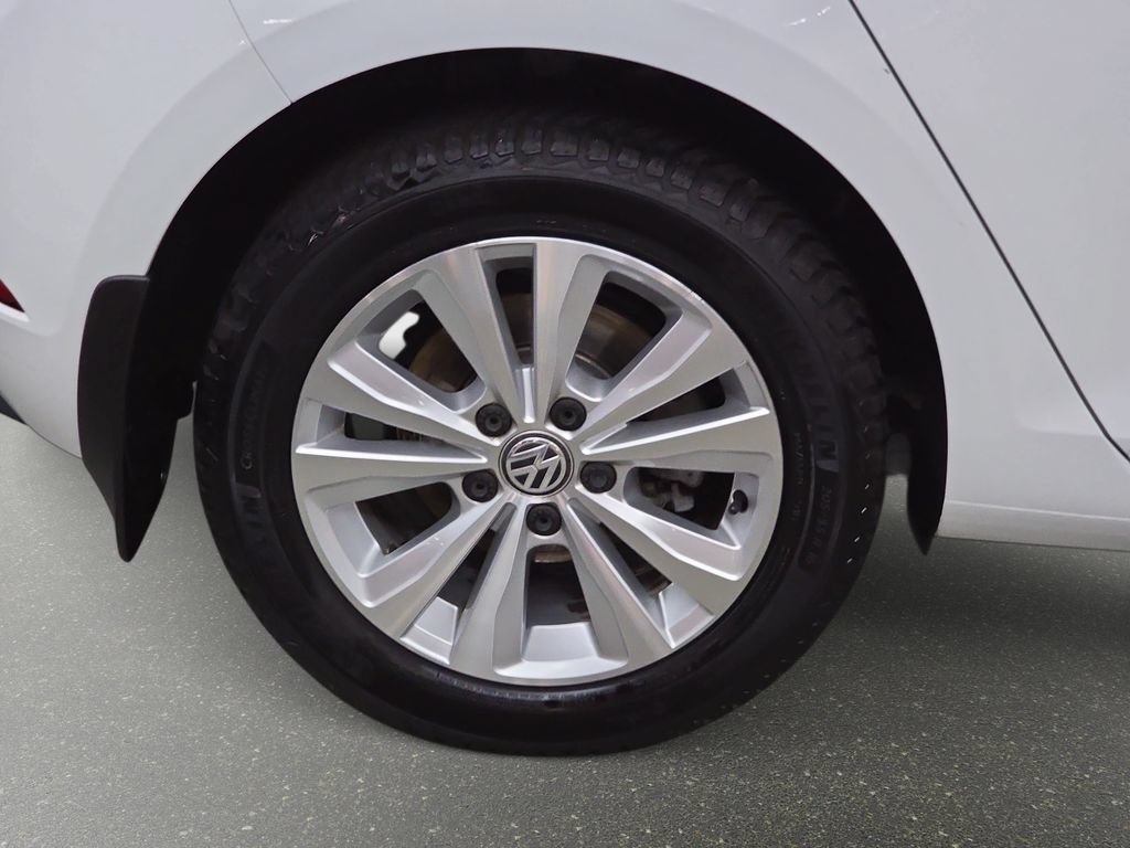 Used 2019 Volkswagen Golf SE FWD image 33