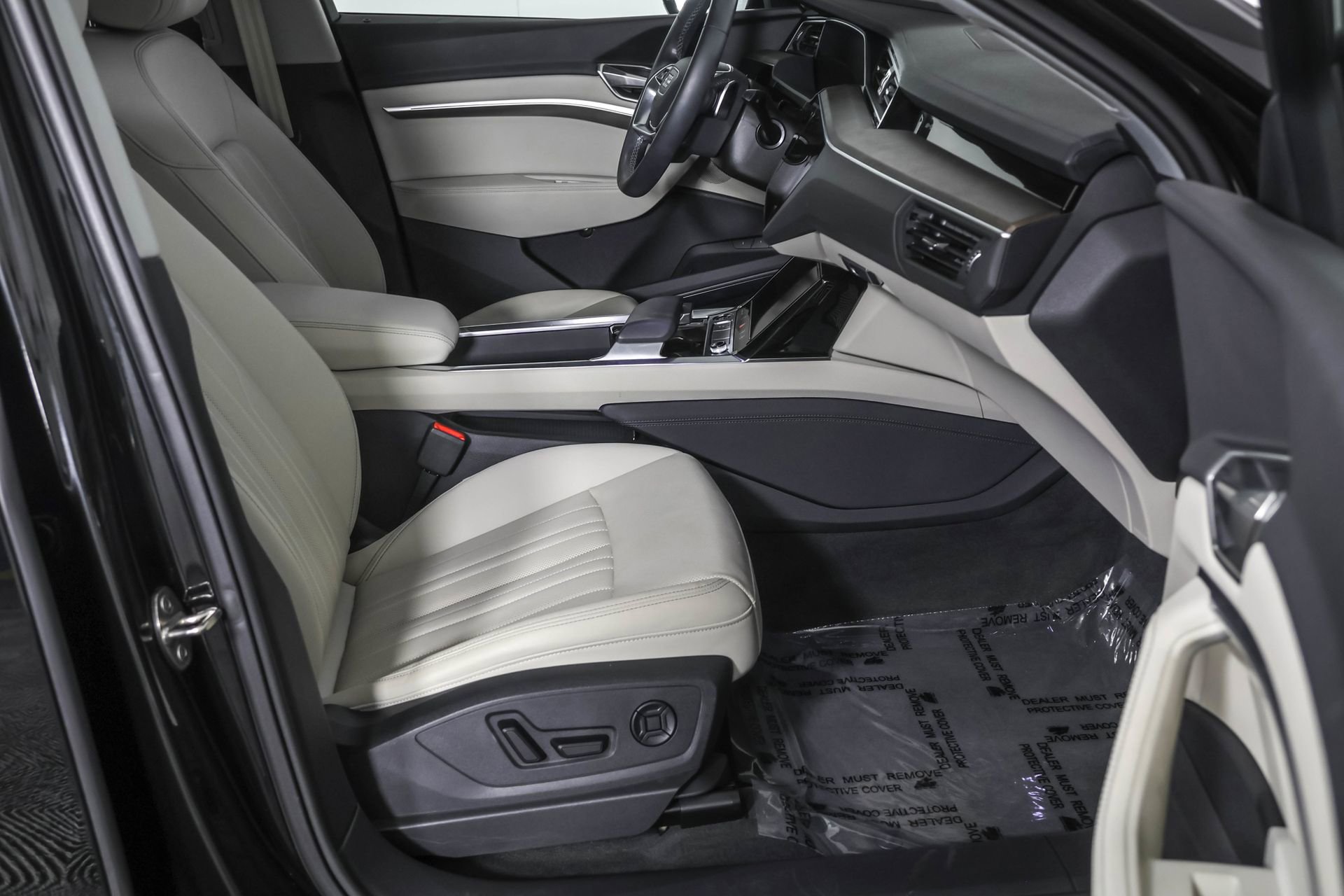 Used 2024 Audi Q8 e-tron Premium Plus w/ Premium Plus Package image 48