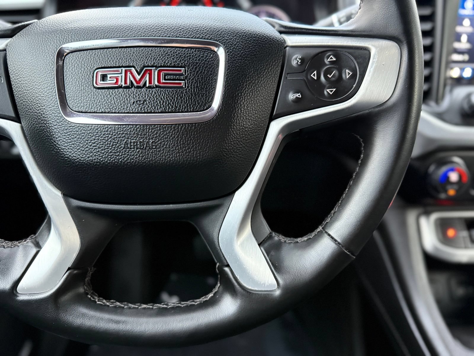 Used 2023 GMC Acadia SLT FWD image 26