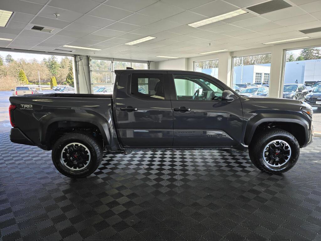 Used 2024 Toyota Tacoma TRD Off-Road image 2