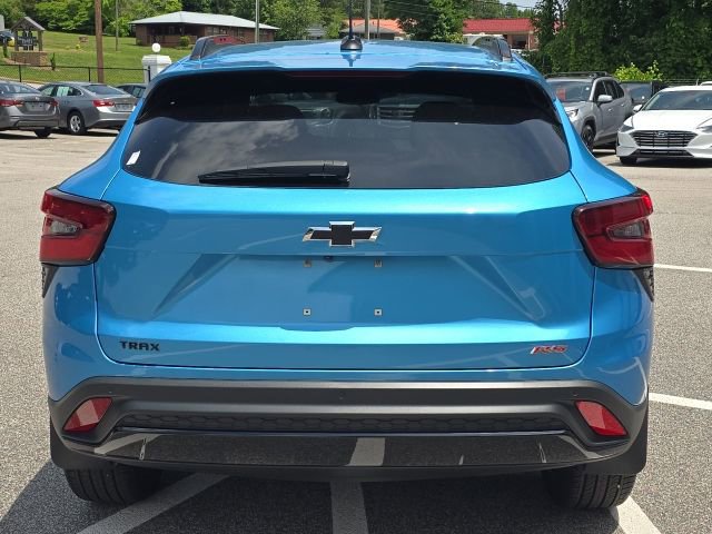 Used 2025 Chevrolet Trax RS w/ Sunroof Package FWD image 4