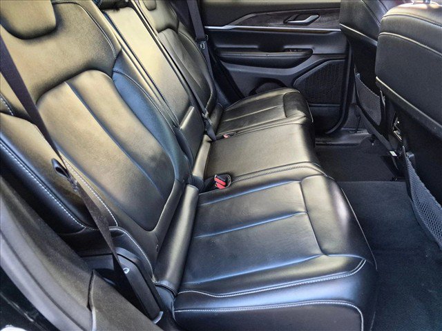 Used 2023 Jeep Grand Cherokee Limited AWD/4WD image 18