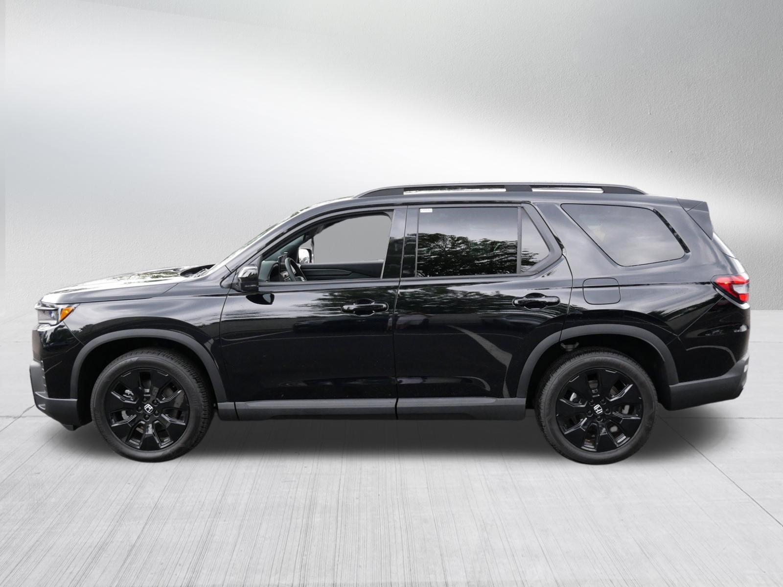Certified 2026 Honda Pilot Black Edition image 4