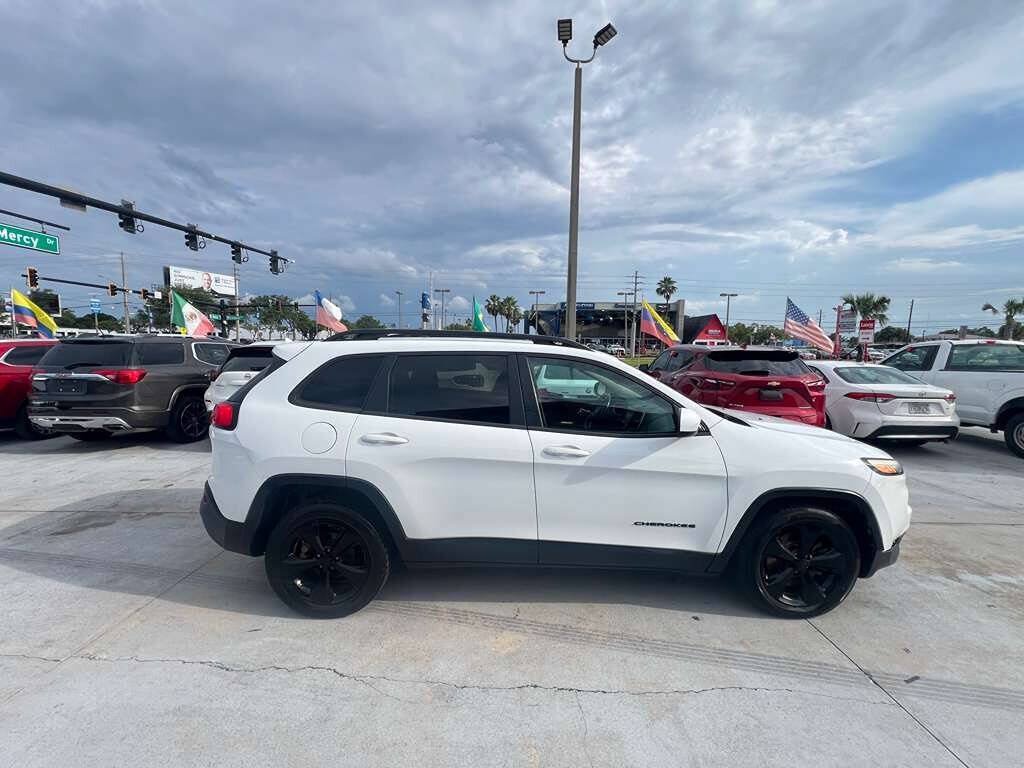 Used 2016 Jeep Cherokee Latitude w/ Cold Weather Group FWD image 14