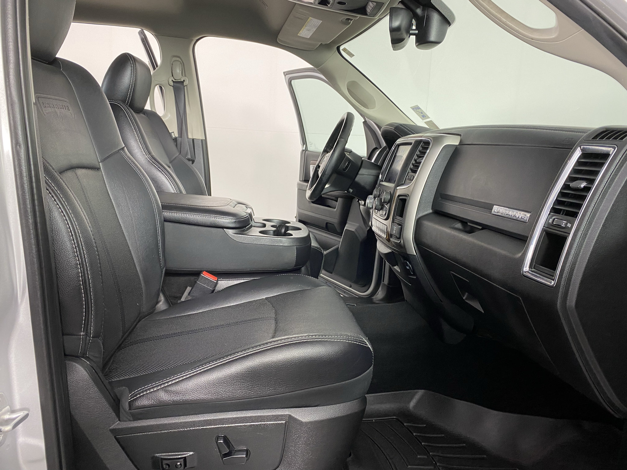 Used 2018 RAM 1500 Laramie w/ Convenience Group AWD/4WD image 30