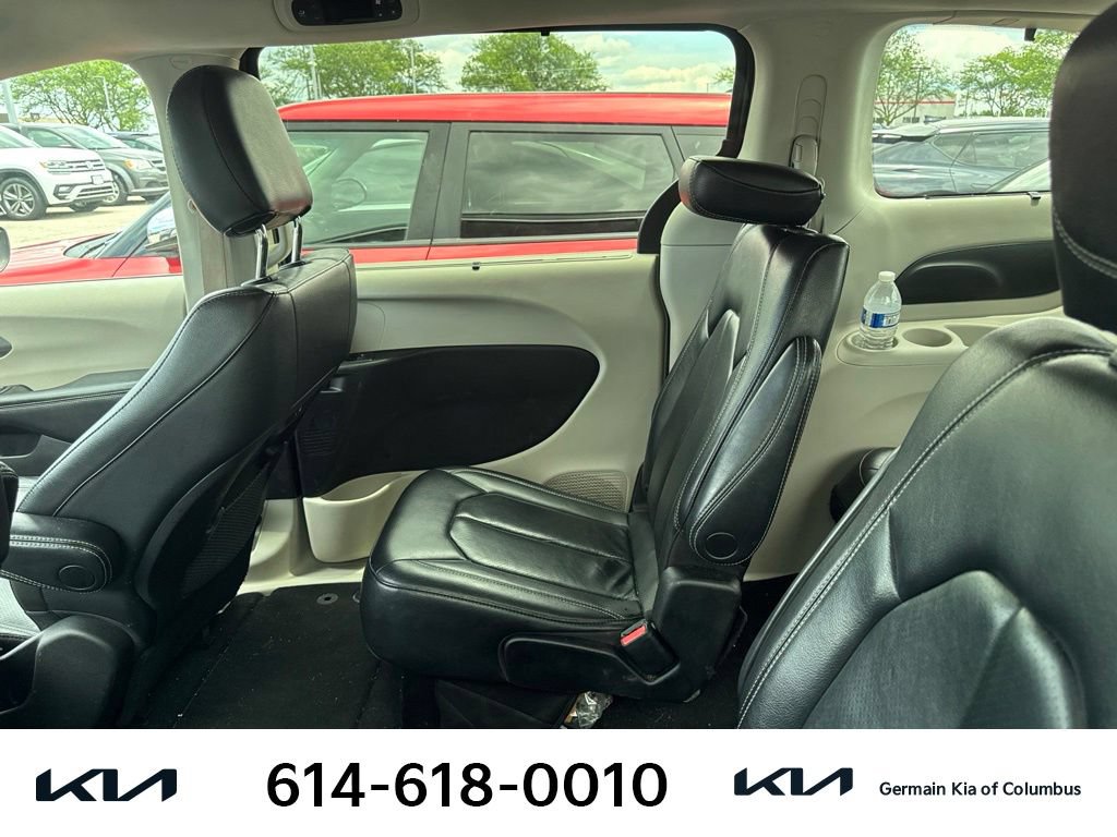 Used 2022 Chrysler Pacifica Touring-L FWD image 9