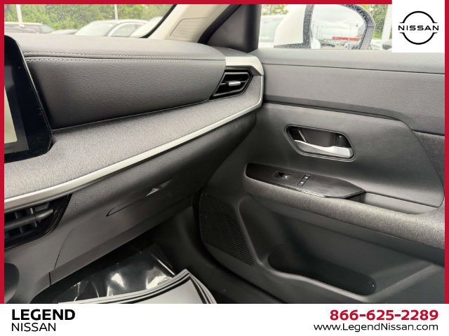 Certified 2025 Nissan Kicks SV AWD/4WD image 28