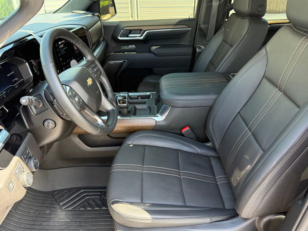 Used 2025 Chevrolet Silverado 1500 High Country w/ Z71 Off-Road Package AWD/4WD image 11