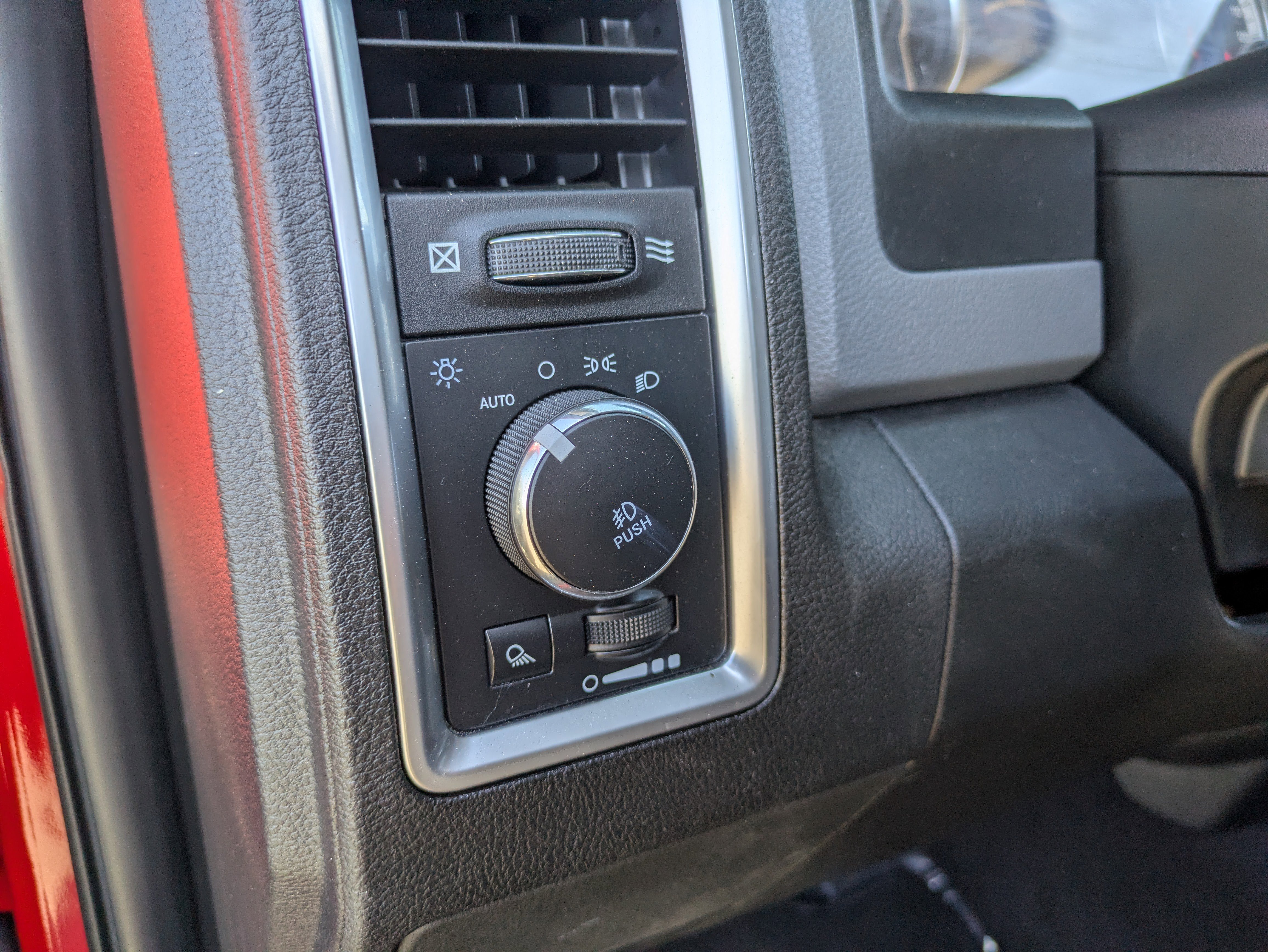 Used 2019 RAM 1500 Classic Warlock w/ Luxury Group image 19