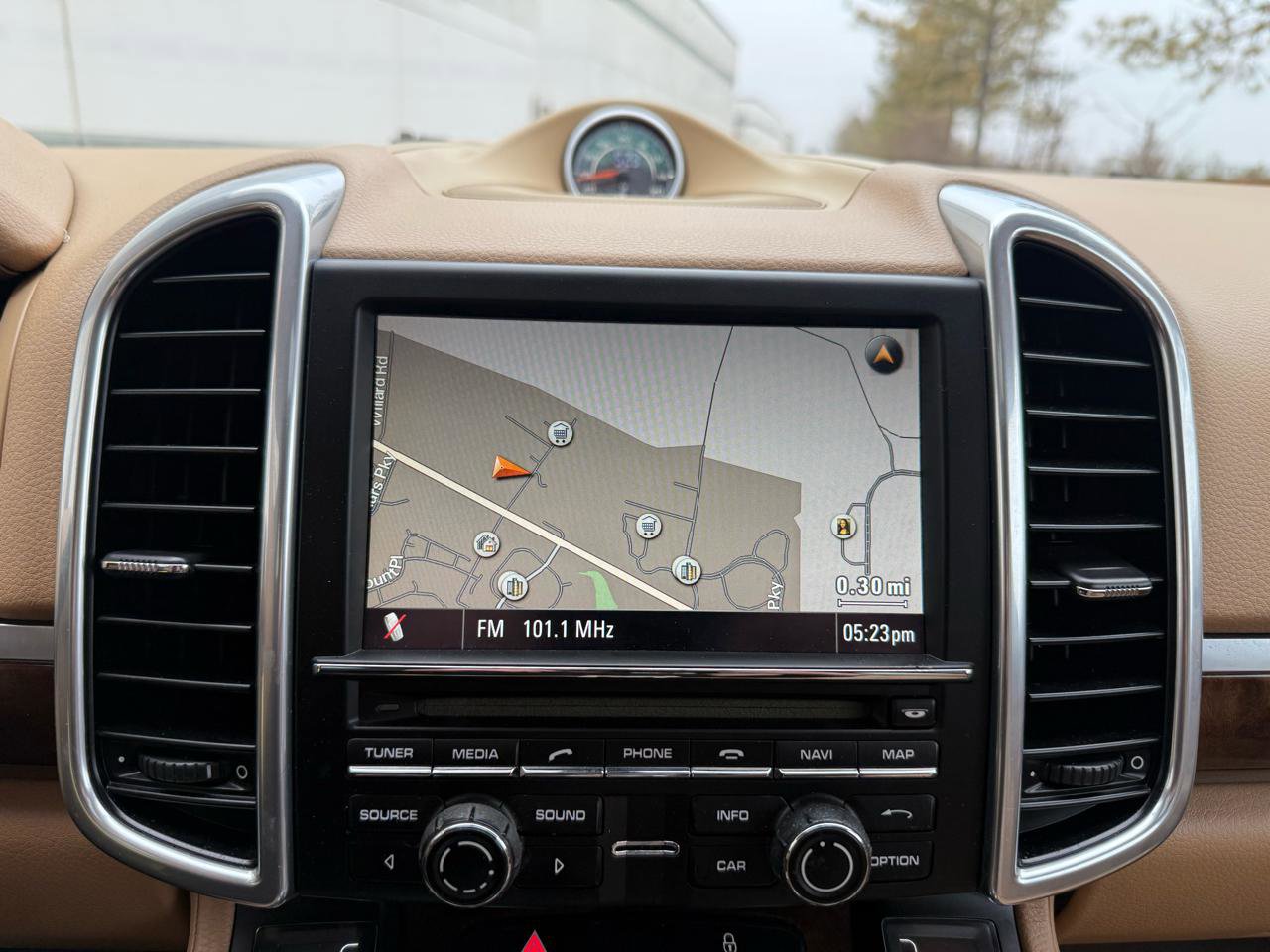 Used 2012 Porsche Cayenne image 32