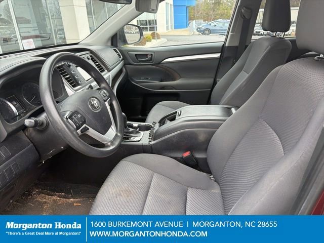 Used 2019 Toyota Highlander LE image 14