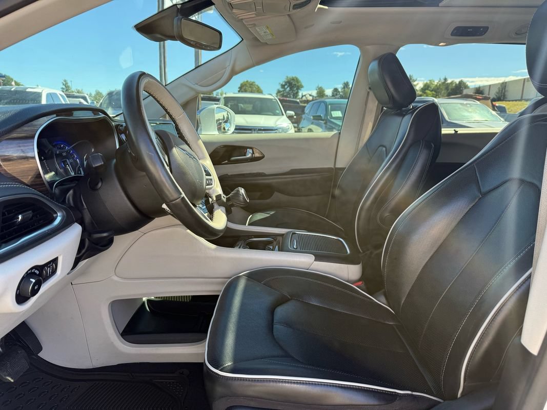 Used 2021 Chrysler Pacifica Limited AWD/4WD image 16