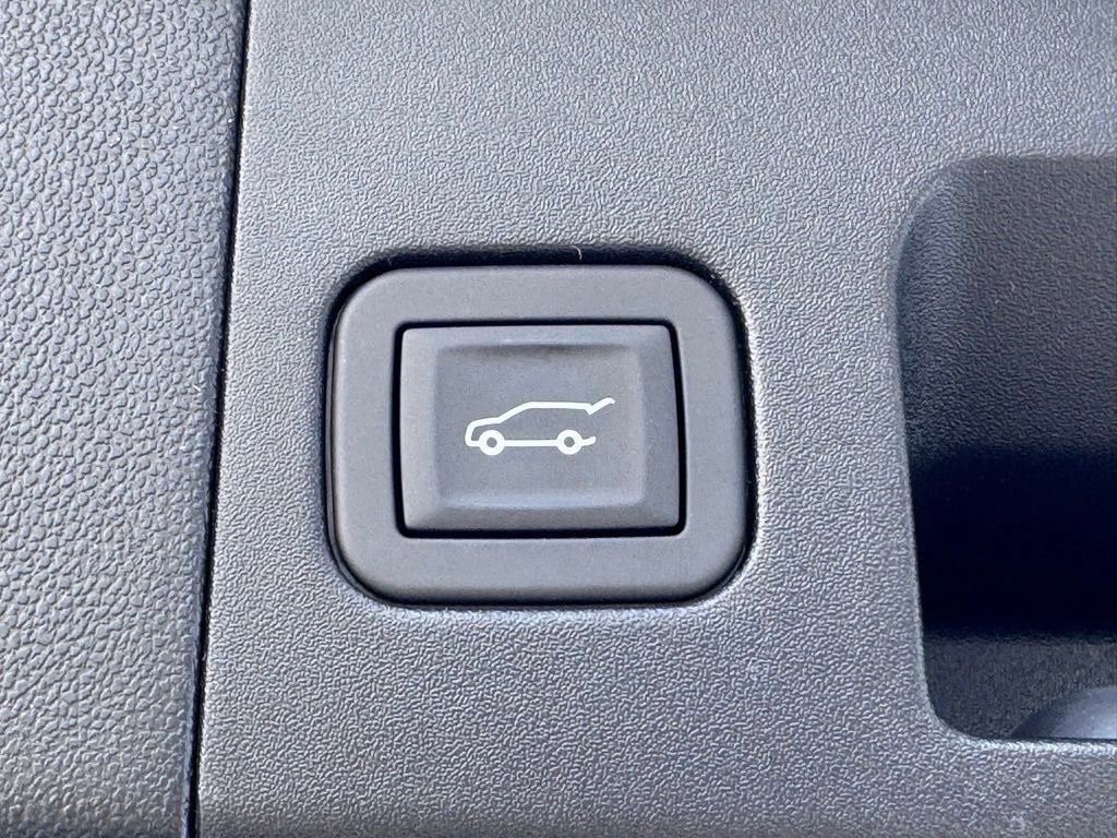 New 2026 Cadillac XT5 Premium Luxury w/ LPO, Floor Liner Package FWD image 37