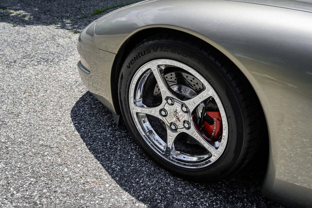 Used 2000 Chevrolet Corvette Coupe w/ Roof Pkg RWD image 44