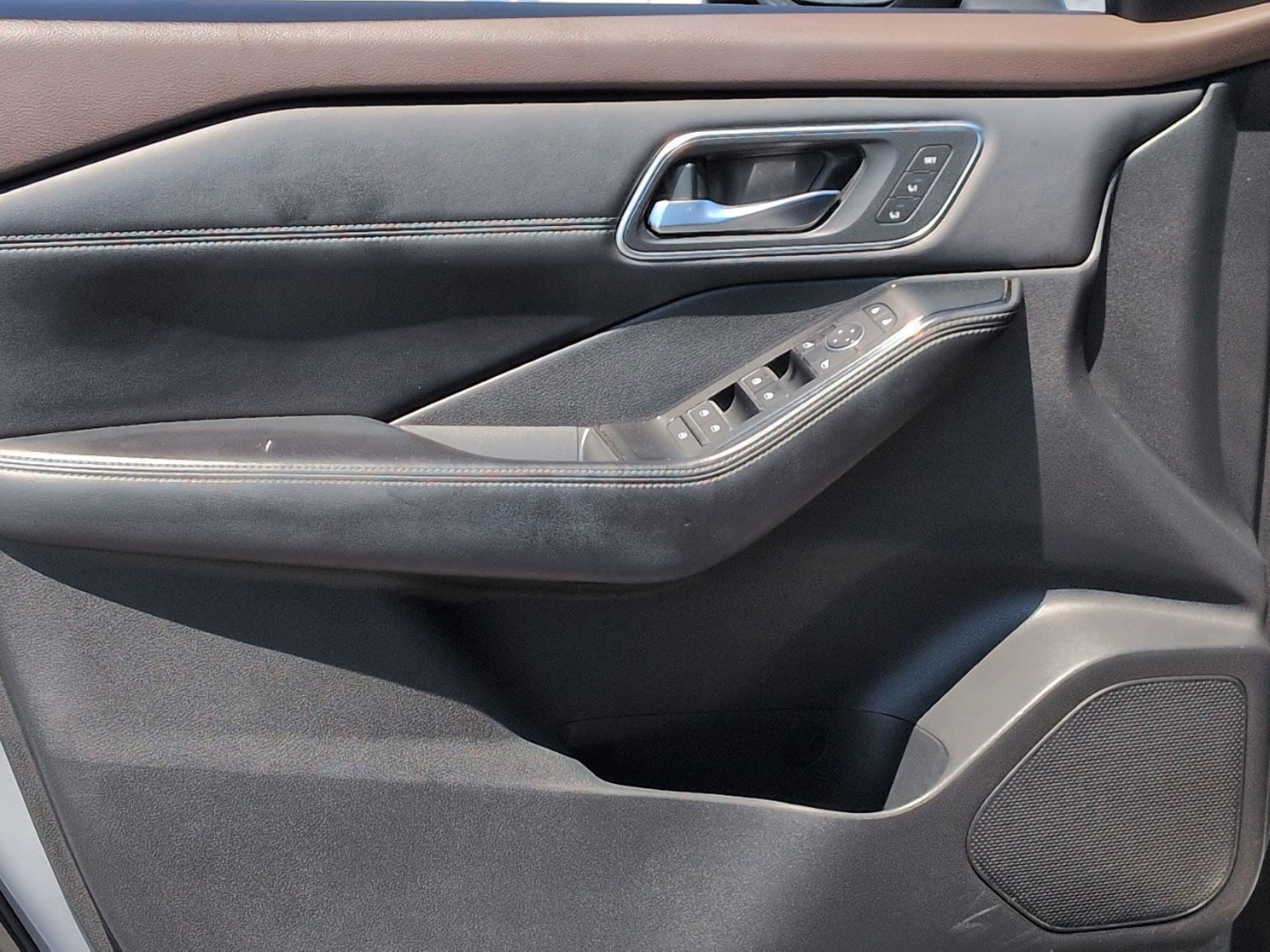 Used 2021 Nissan Rogue Platinum AWD/4WD image 12