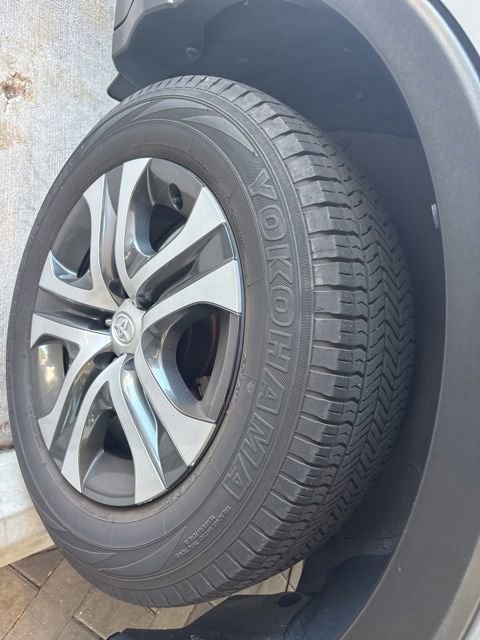 Used 2018 Toyota RAV4 LE w/ All Weather Liner Package FWD image 8