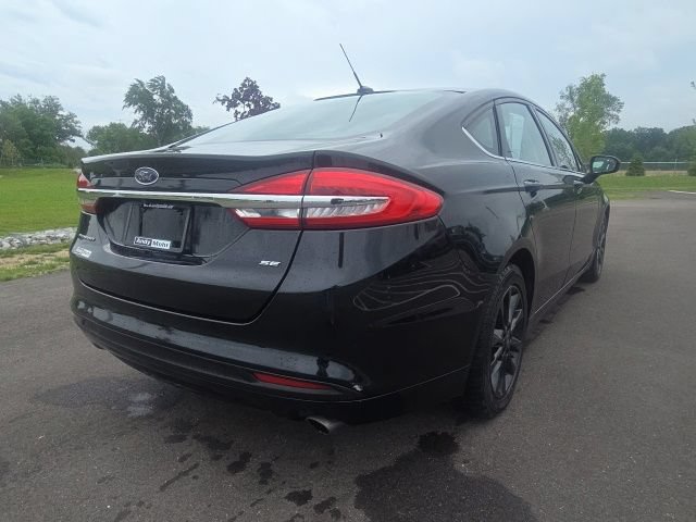 Used 2017 Ford Fusion SE FWD image 9