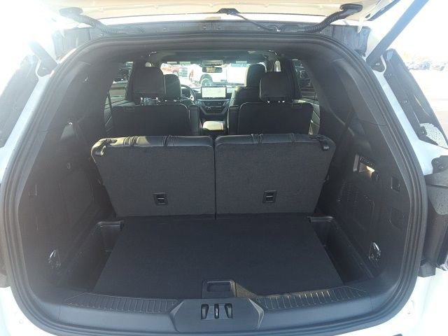 Used 2025 Ford Explorer ST image 9
