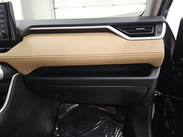 Used 2019 Toyota RAV4 XLE w/ Convenience Package image 39