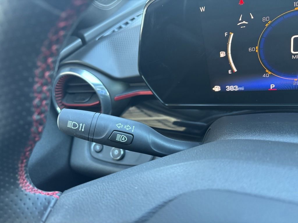 Used 2025 Chevrolet Trax RS w/ Sunroof Package image 29