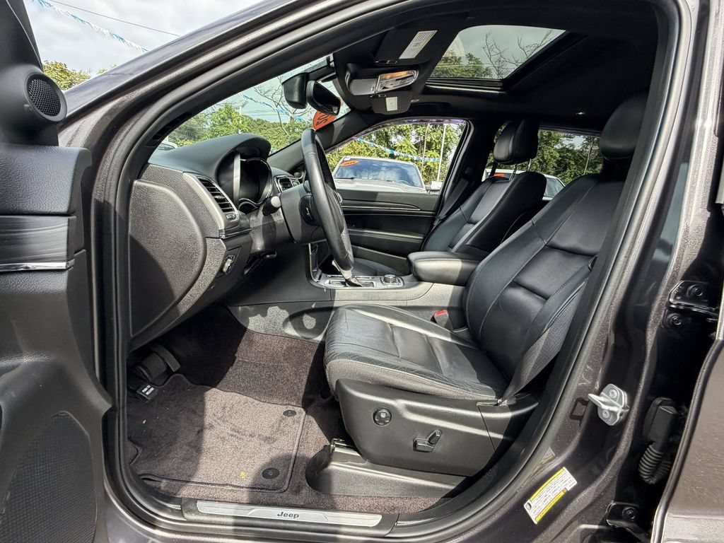 Used 2019 Jeep Grand Cherokee Limited AWD/4WD image 16