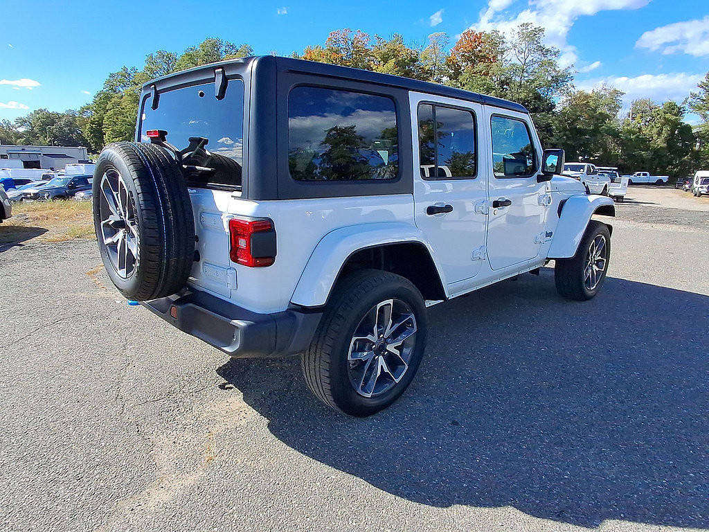 Certified 2024 Jeep Wrangler Unlimited w/ Convenience Group AWD/4WD image 8