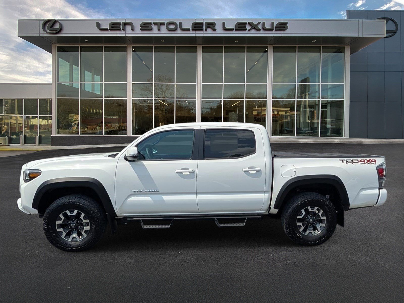 Used 2023 Toyota Tacoma TRD Off-Road w/ Technology Package AWD/4WD image 6