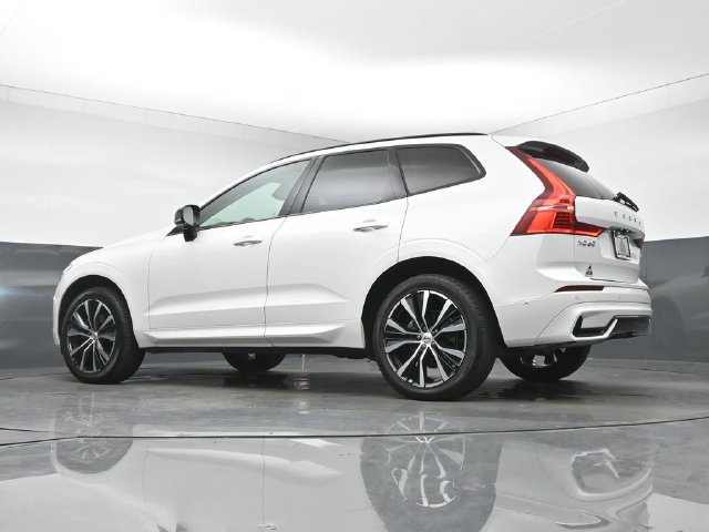 Used 2024 Volvo XC60 B5 Plus AWD/4WD image 39