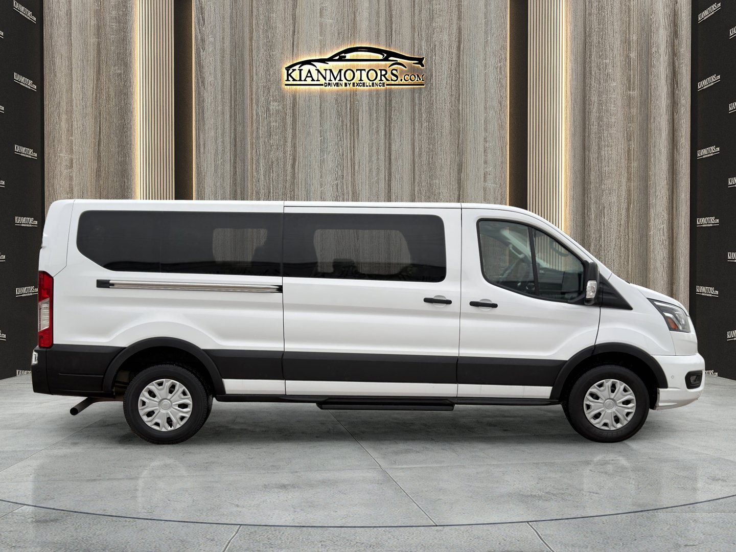 Used 2023 Ford Transit 350 XLT image 8