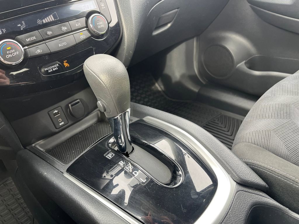 Used 2015 Nissan Rogue SV w/ SV Premium Package image 13