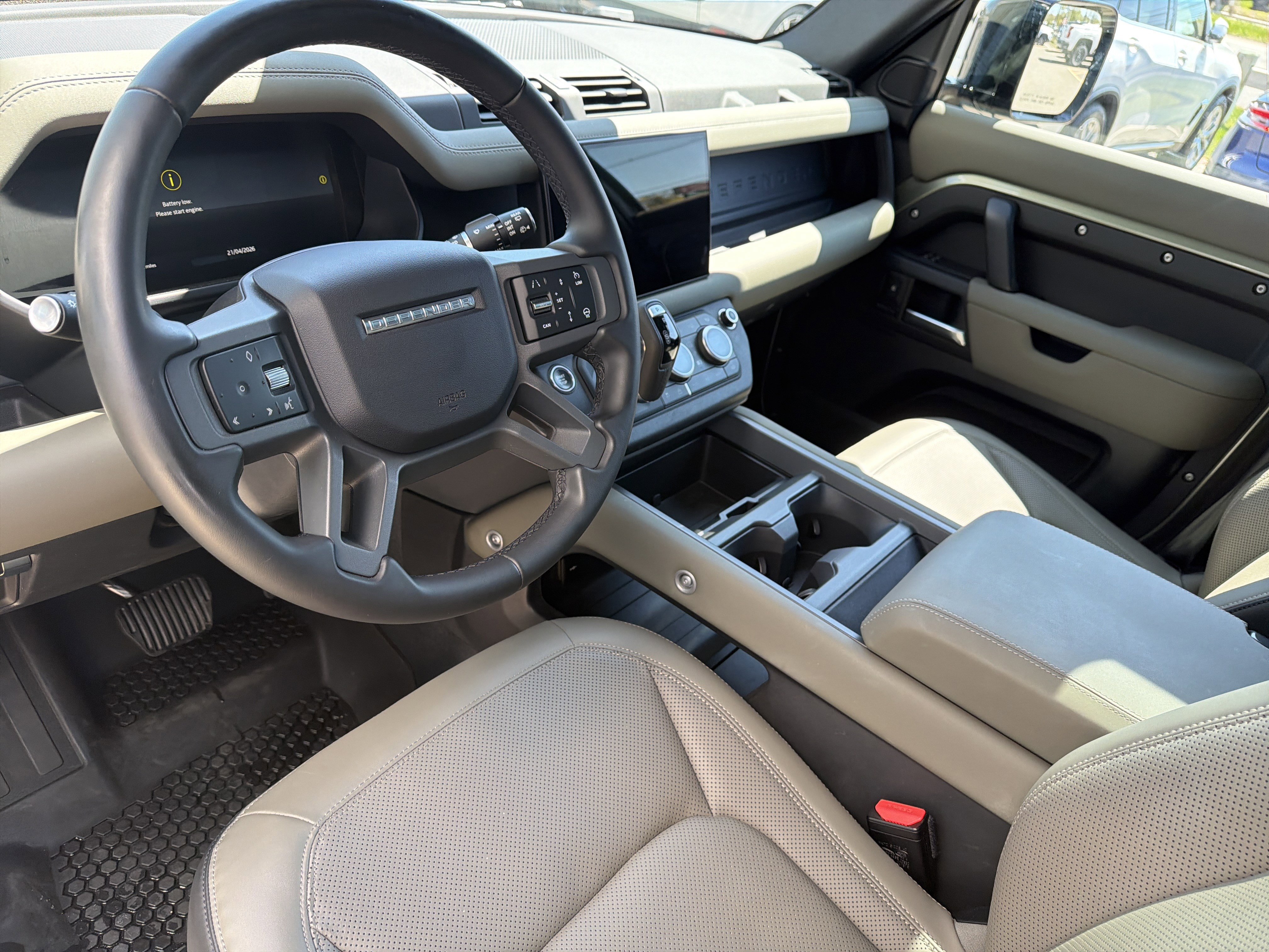 Used 2025 Land Rover Defender 110 X-Dynamic SE image 14