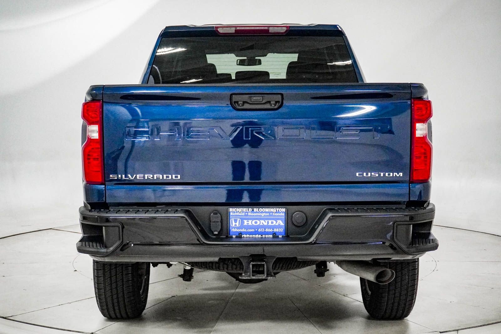 Used 2022 Chevrolet Silverado 2500 Custom w/ Custom Value Package AWD/4WD image 6