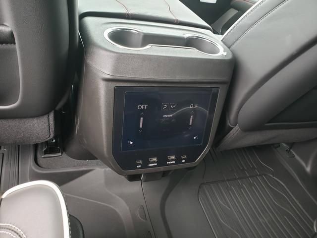 New 2026 GMC Yukon AT4 Ultimate w/ LPO, Floor Liner Package AWD/4WD image 13