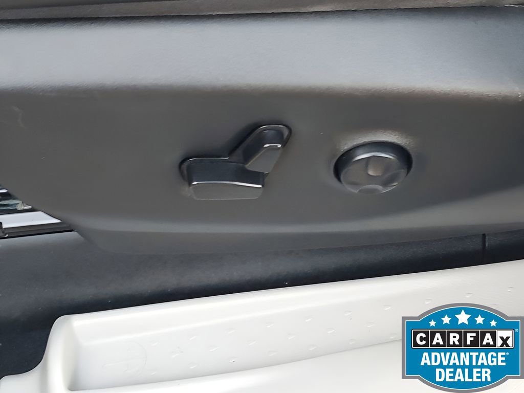 Used 2023 Chrysler Pacifica Touring-L image 32