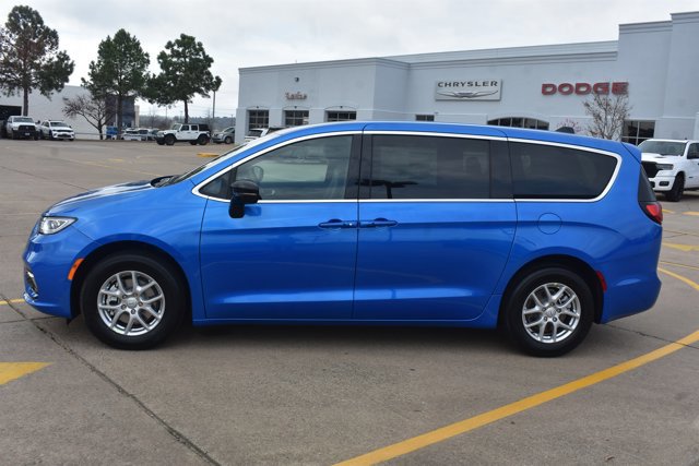 New 2026 Chrysler Pacifica Select image 9