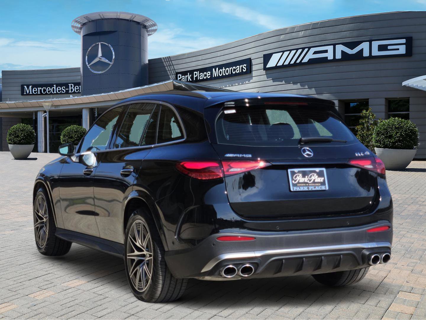 Used 2025 Mercedes-Benz GLC 43 AMG 4MATIC image 4