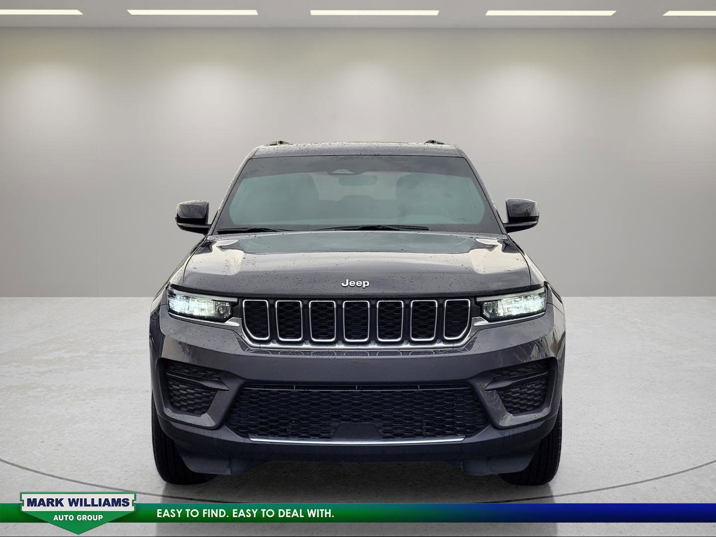 Used 2025 Jeep Grand Cherokee Laredo X image 9