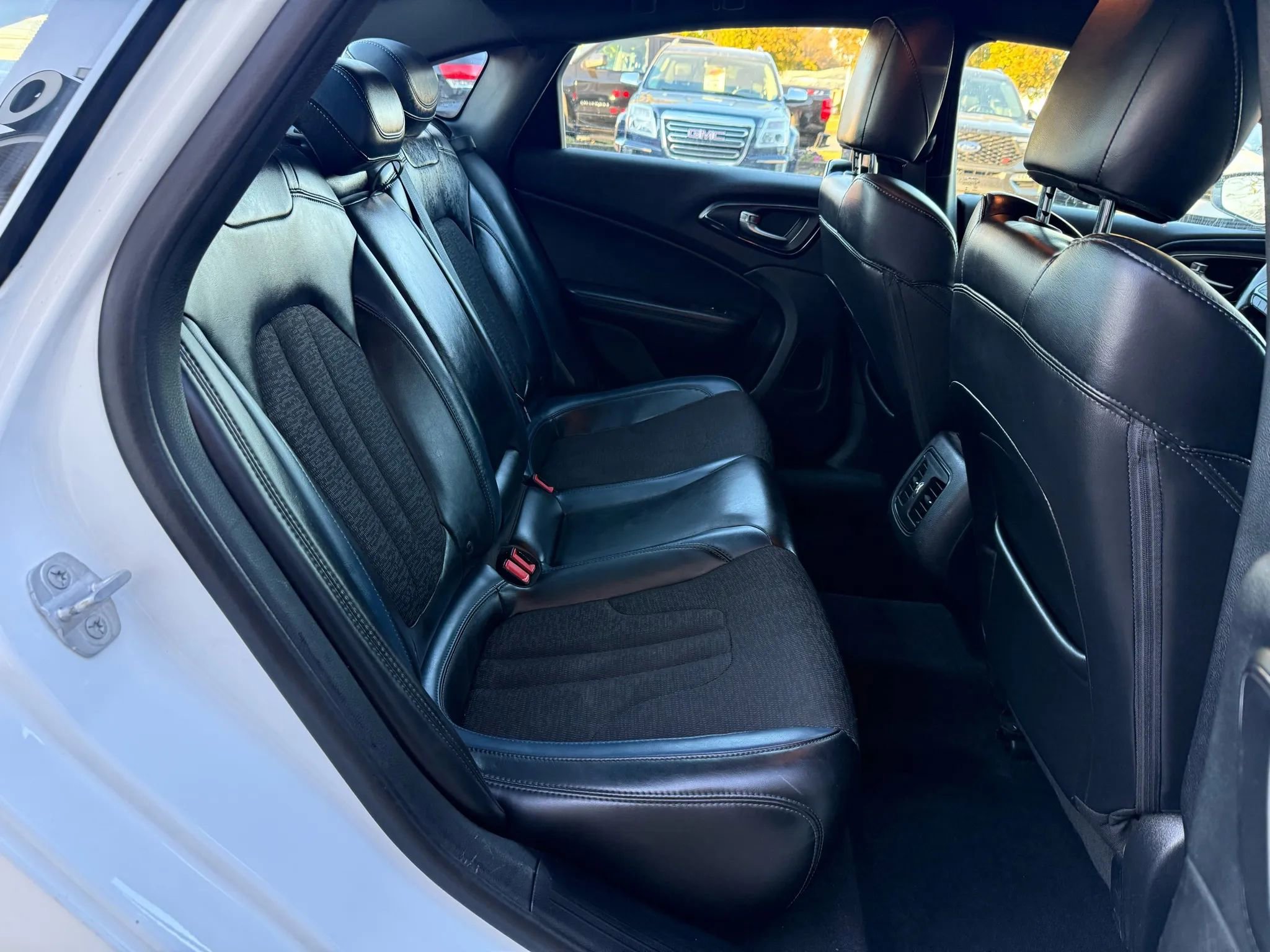 Used 2015 Chrysler 200 S w/ Navigation & Sound Group I image 30