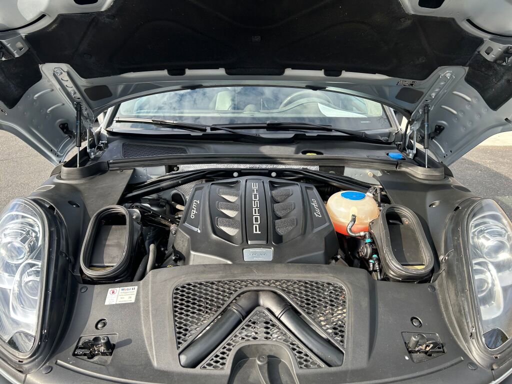 Used 2015 Porsche Macan Turbo image 36
