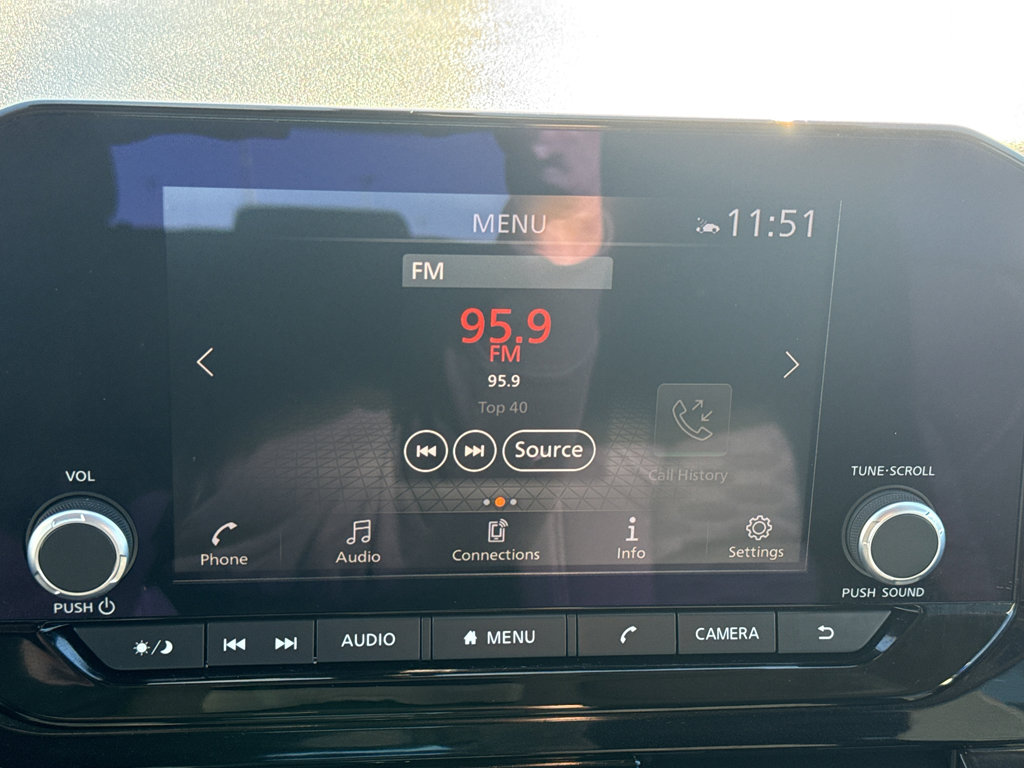 Certified 2025 Nissan Pathfinder SV image 28