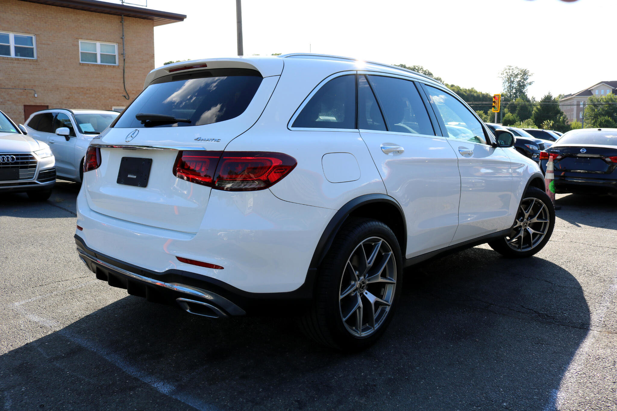 Used 2020 Mercedes-Benz GLC 300 4MATIC image 2