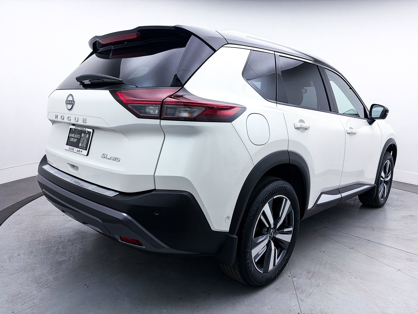 Used 2023 Nissan Rogue SL w/ SL Premium Package image 16