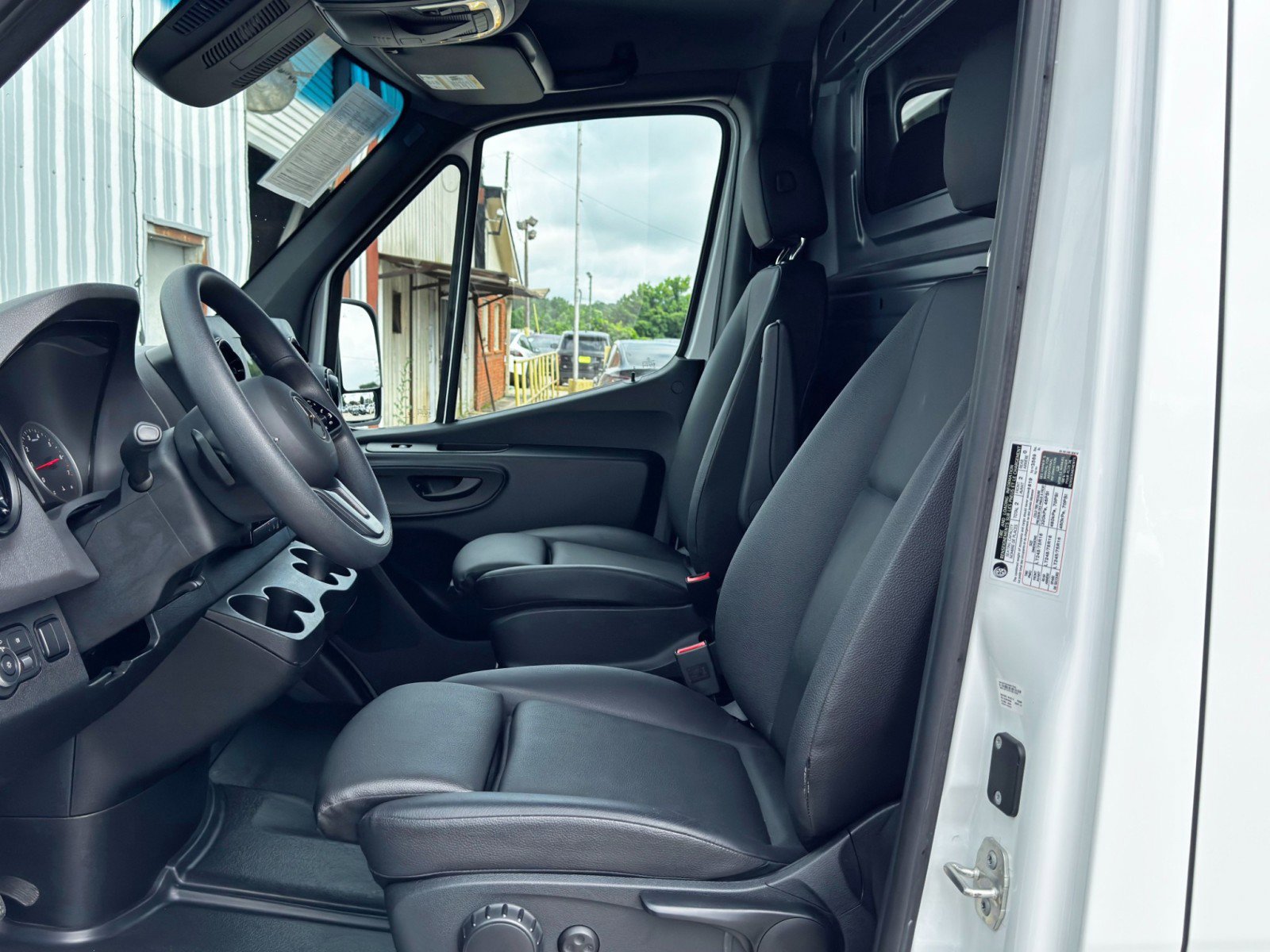 Used 2023 Mercedes-Benz Sprinter 1500 image 16