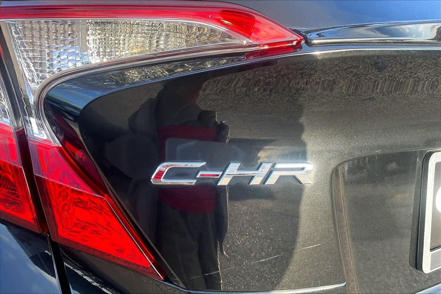 Used 2020 Toyota C-HR LE FWD image 30