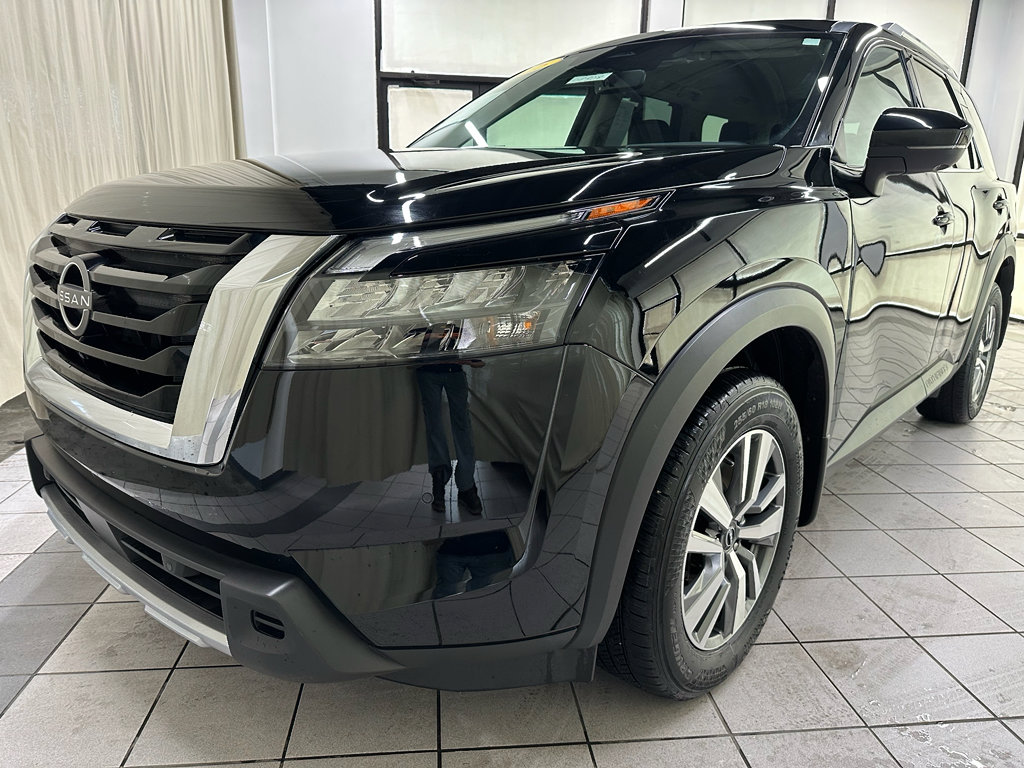 Used 2025 Nissan Pathfinder SL AWD/4WD image 11