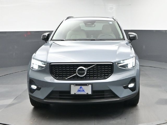 Used 2023 Volvo XC40 B5 Plus w/ Protection Package Premier AWD/4WD image 2