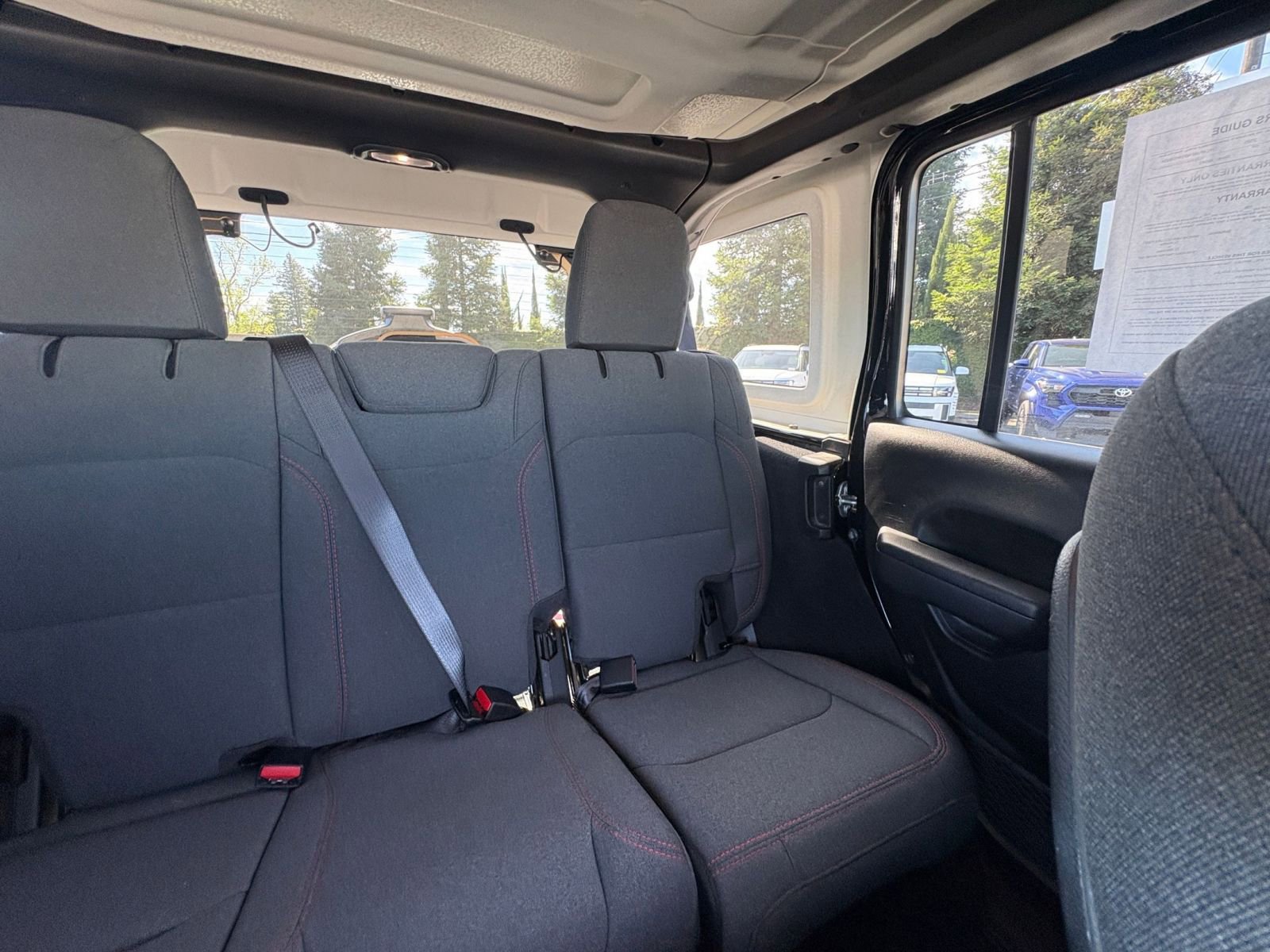 Used 2025 Jeep Wrangler Unlimited Rubicon image 36