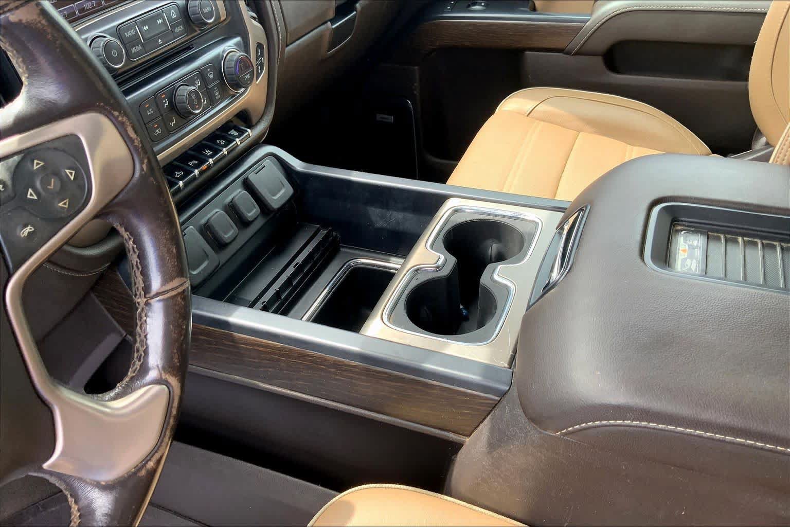 Used 2019 GMC Sierra 2500 Denali w/ Duramax Plus Package AWD/4WD image 17
