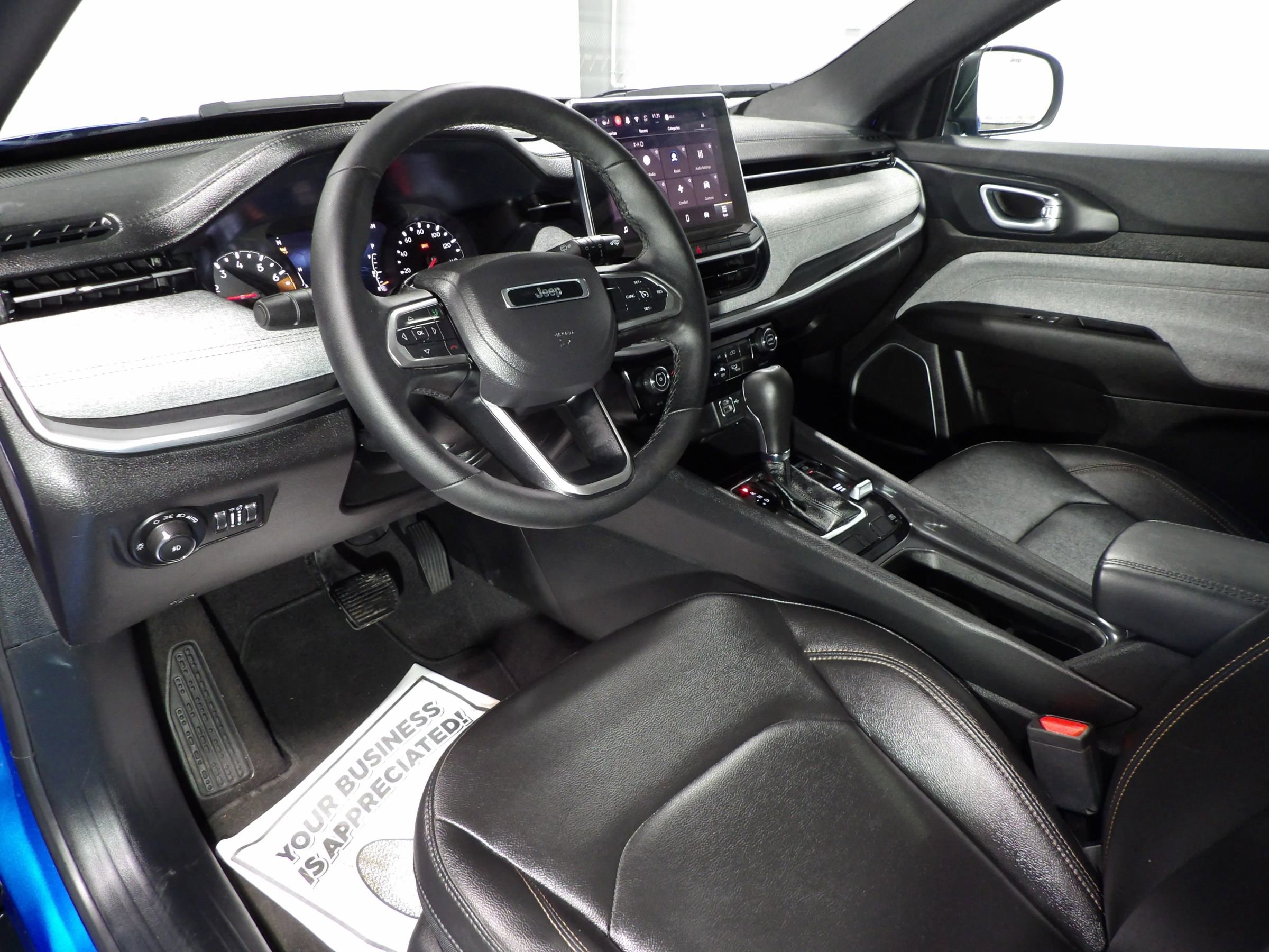 Used 2024 Jeep Compass Latitude AWD/4WD image 11